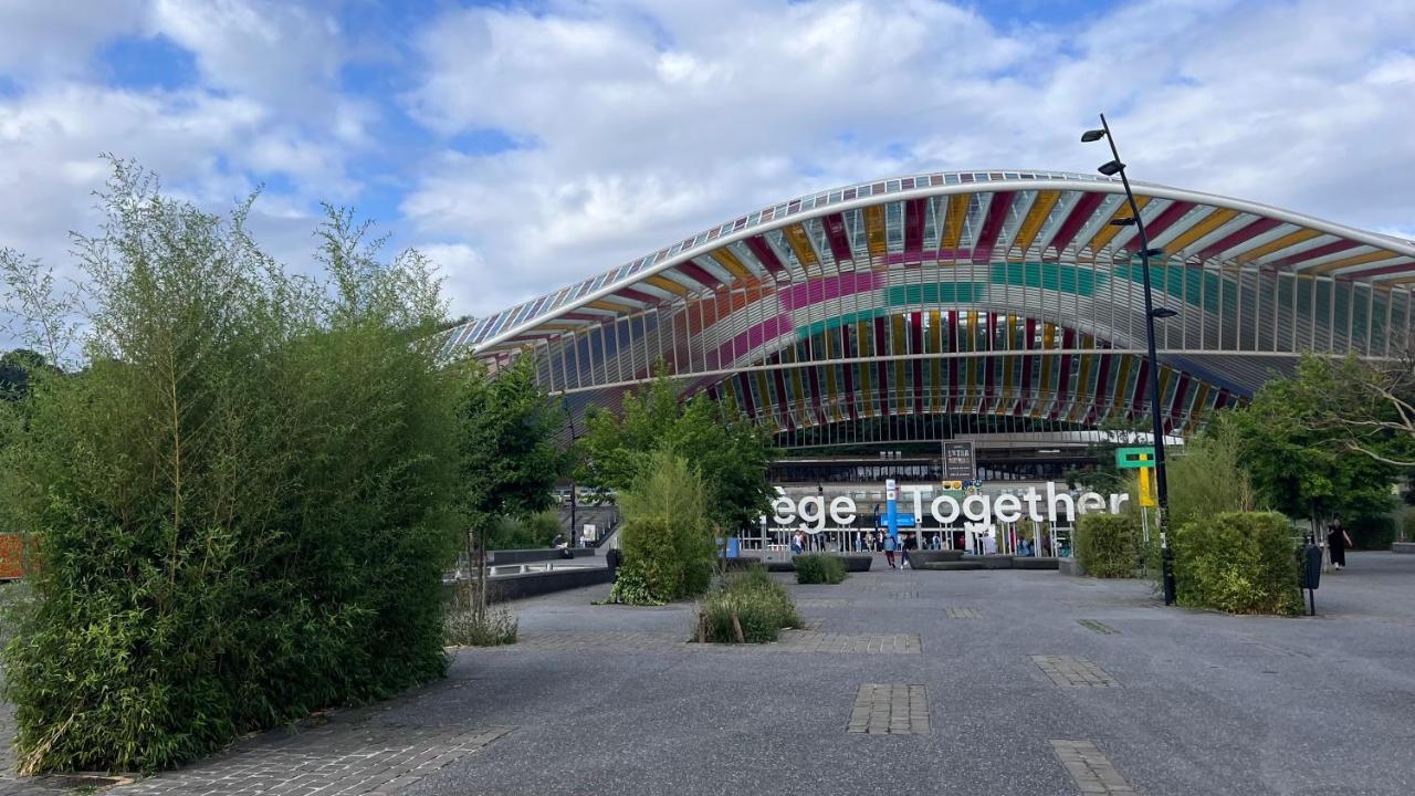 Paradis Express Neuf Face Aux Guillemins Lieja Exterior foto